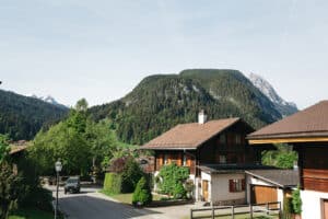 Acheter un chalet en montagne : bonne ou mauvaise idée ?