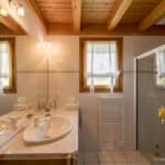 Chalet de montagne Coquelicot à la vente en exclusivité chez Alpimmorama, l'agence digitale de la vallée du Giffre à Samoëns - Salle de bains