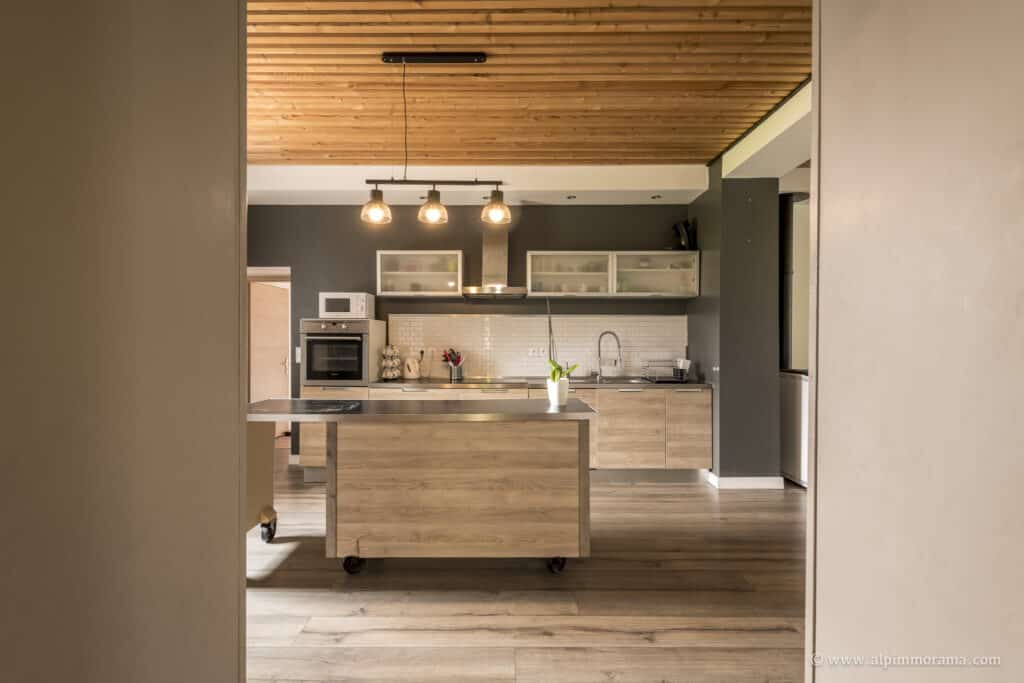 Appartement Marcelly à la vente en exclusivité chez Alpimmorama, l'agence digitale de la vallée du Giffre à Samoëns - Cuisine