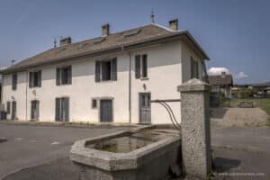 Appartement Marcelly à la vente en exclusivité chez Alpimmorama, l'agence digitale de la vallée du Giffre à Samoëns - Vue de la maison de ville où se trouve l'appartement